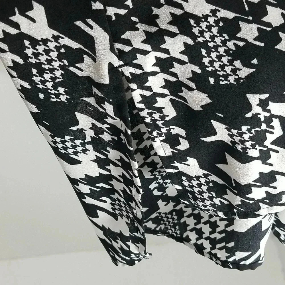 {Chico’s} Black & White Houndstooth Print Blouse 3/4 Sleeve High Low Hem - Picture 9 of 15